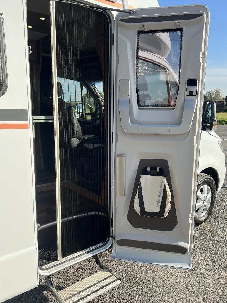 Suite Weinsberg CaraCompact MB 640 MEG | 170 ch | 30 000 km, Siège de train, Jusqu'à 4, Weinsberg, 6 à 7 mètres