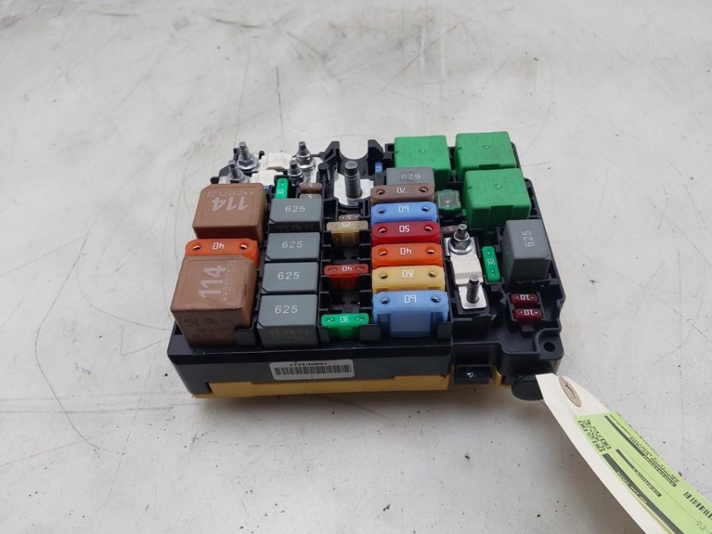 BOITIER FUSIBLES Peugeot Partner (EA / / EF / EN / EU), Kontakt-peugeot@peugeot.com, Utilisé, Peugeot Deutschland GmbH, Bahnhofsplatz
65423  Rüsselsheim, DE