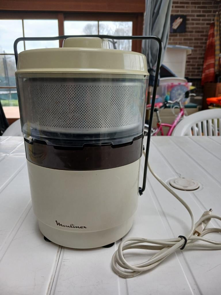 MOULINEX vintage fruitpers type 383, Elektronische apparatuur, Ophalen of Verzenden, Gebruikt, Sapcentrifuge