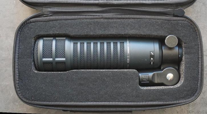 Electro-Voice RE20 - Black Dynamische Microfoon, Musique & Instruments, Microphones, Comme neuf, Micro studio, Enlèvement ou Envoi