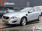 Volvo V60 2.4 D6 AWD Plug-In Hybrid Pure Limited | HIGH VOLT, Auto's, Volvo, Automaat, 48 g/km, Break, Zilver of Grijs
