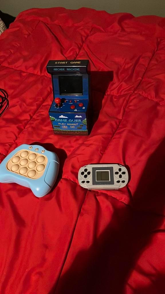 3 spelconsoles, Caravanes & Camping, Sacs de couchage, Comme neuf, Enlèvement