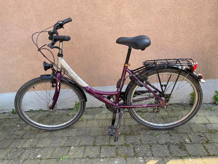 Mooie meisjesfiets 26” met naafdynamo licht en versnellingen, Fietsen en Brommers, Fietsen | Meisjes, Zo goed als nieuw, 26 inch of meer