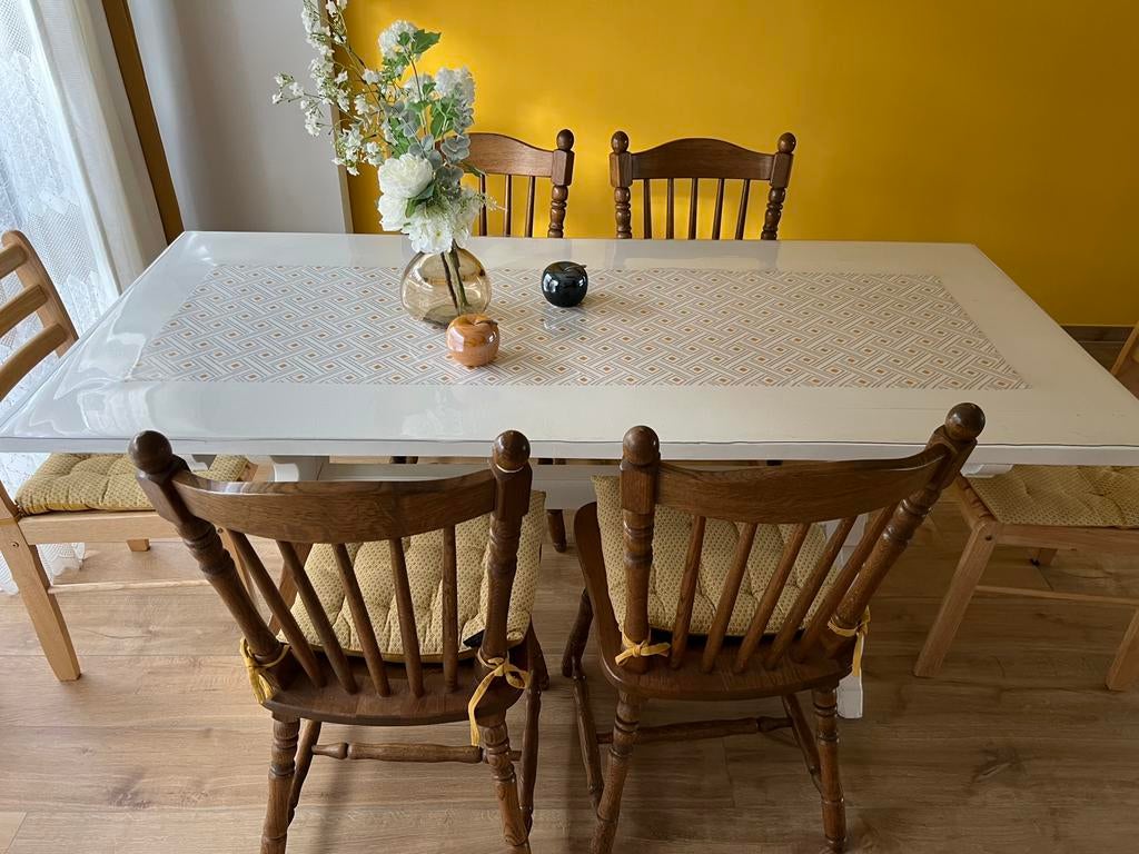 Table en bois massif avec 4 chaises, Enlèvement, Utilisé, 4 à 6 chaises