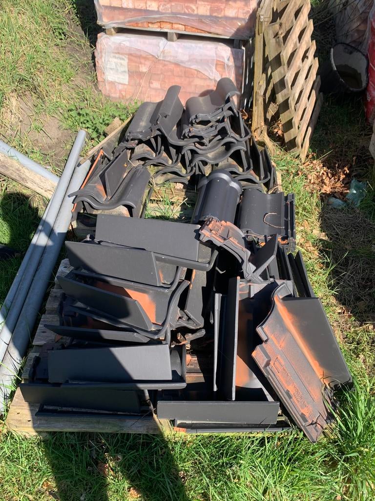 Dakpannen: 42 L gevelpannen roben milano antraciet, Ophalen, Nieuw, Zwart, Dakpannen