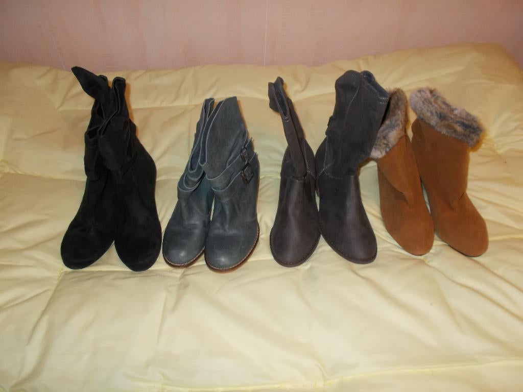 Paires (4) de bottillons pour femme., Ophalen, Autre, Overige kleuren, Lage of Enkellaarzen