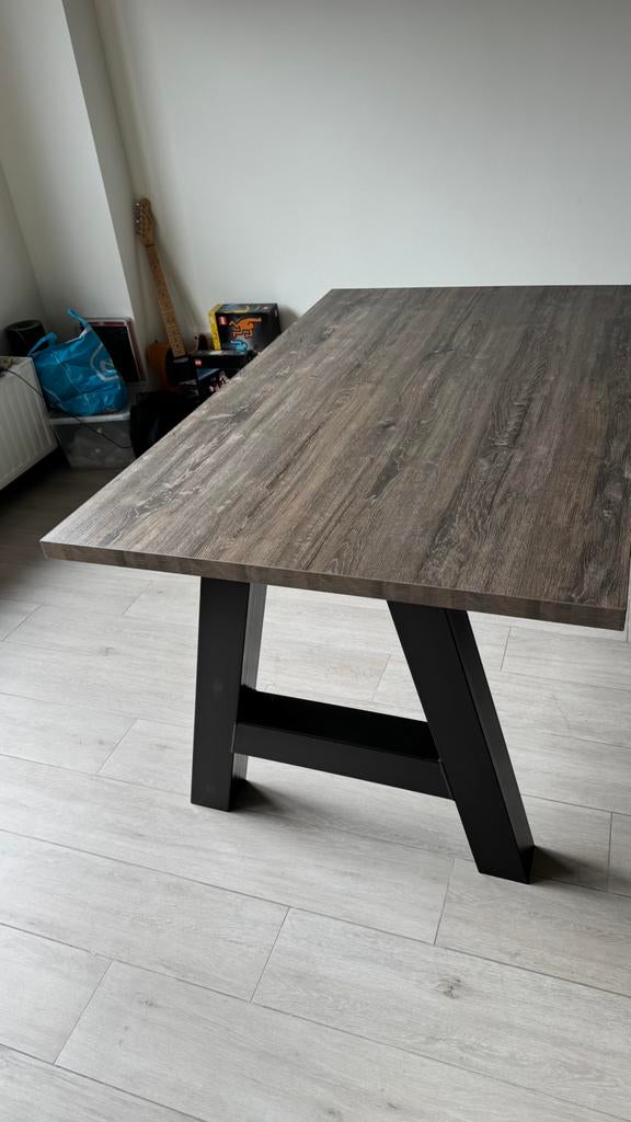 Moderne eettafel met metalen poten, Huis en Inrichting, Tafels | Eettafels, Zo goed als nieuw, 50 tot 100 cm, 150 tot 200 cm, Vier personen