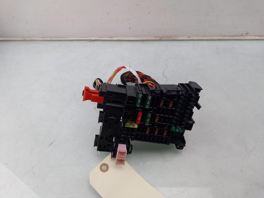 BOITIER FUSIBLES Volkswagen Polo VI (AW1) (|2Q0937615A|), Utilisé, Volkswagen