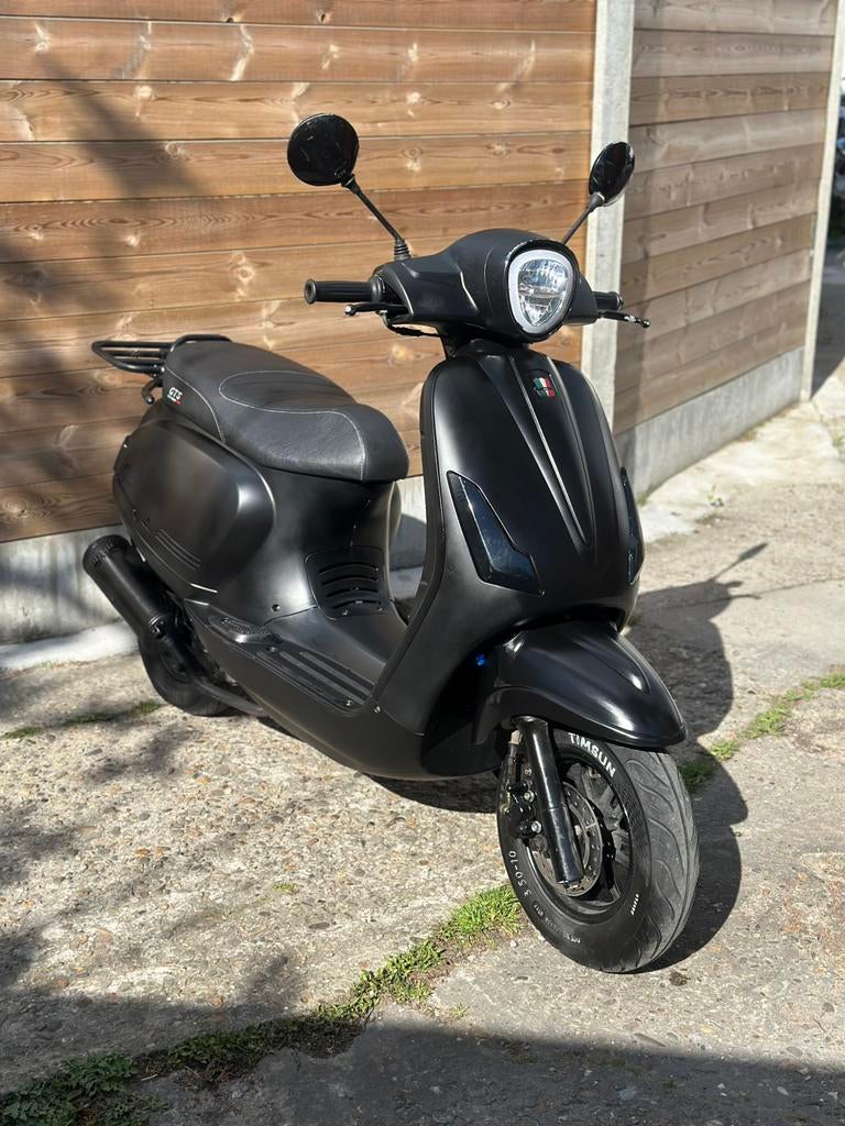 GTS Bravo A klass [2020] Stijlvolle scooter in topstaat, Ophalen of Verzenden, Zo goed als nieuw, Benzine