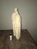 Sculpture moderne – famille– terre cuite, Statue, Homme, Enlèvement, 20 - 50 cm