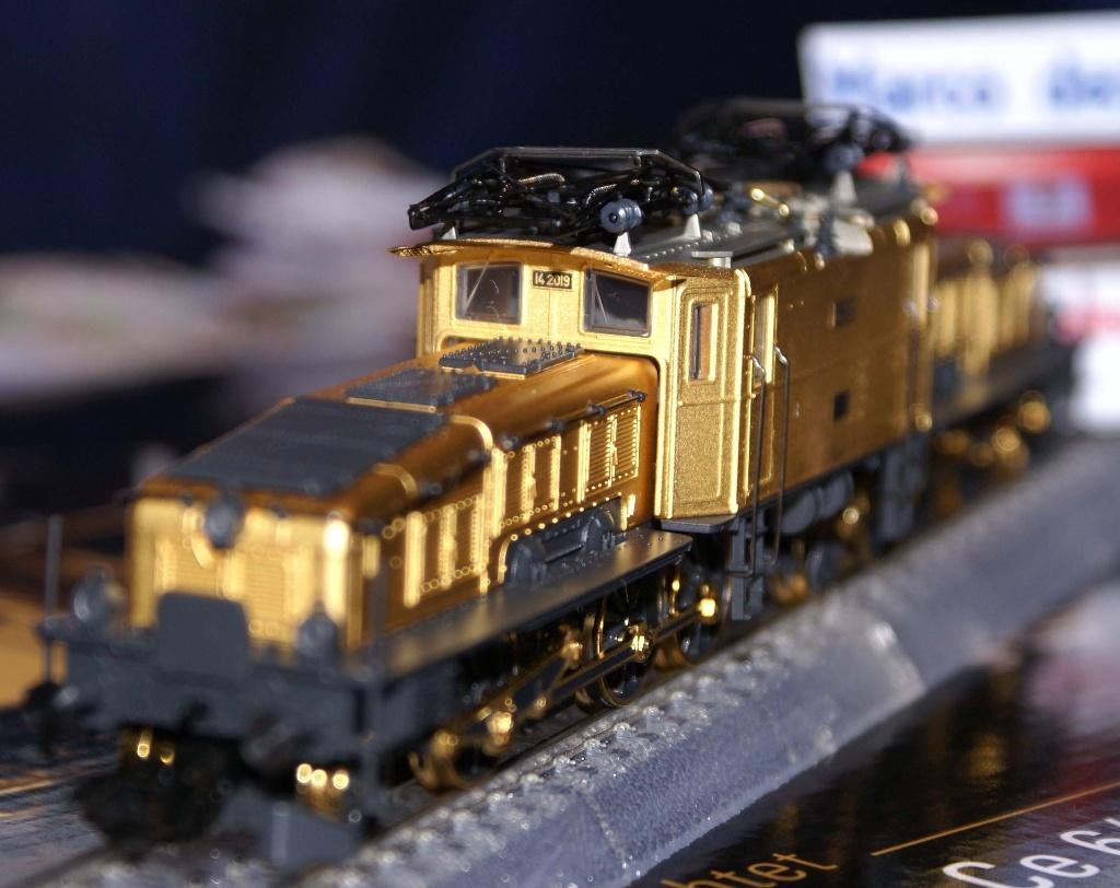 Märklin 32560 SBB Ce6/8 II Gold Edition Crococdile, Wisselstroom, Locomotief, Nieuw, Ophalen of Verzenden