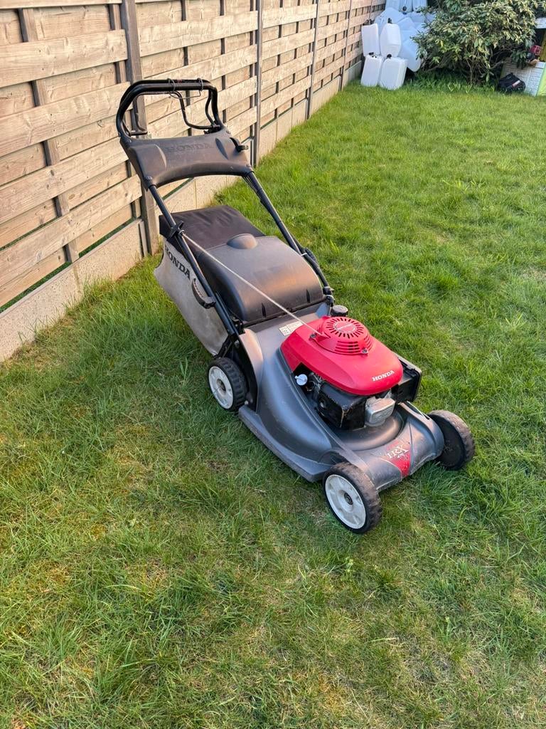 Honda benzine grasmaaie, Tuin en Terras, Grasmaaiers, Ophalen, Zo goed als nieuw, Opvangbak