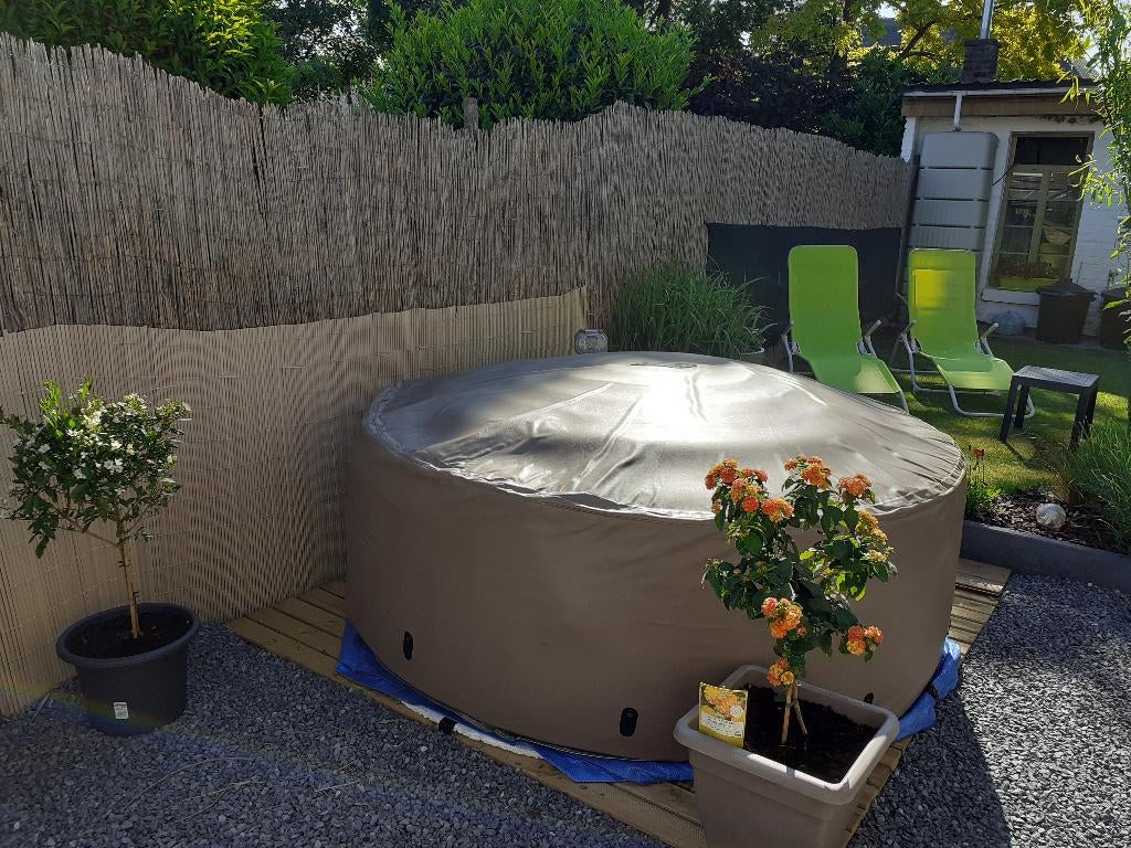 Jacuzzi - Spa gonflable Intex Bulles 4 places, Jardin & Terrasse, Bains à remous et Spas, Utilisé, Gonflable, Filtre, Enlèvement