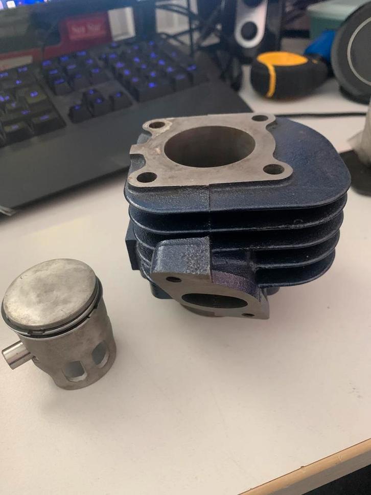 Cylindre piston fonte Ø40 mm Minarelli horizontal air, Vélos & Vélomoteurs, Pièces de cyclomoteur | Général, Cylindre, Enlèvement ou Envoi