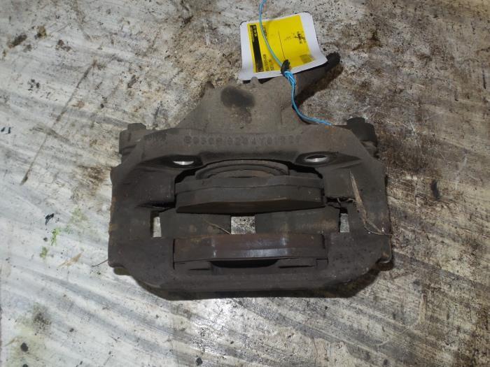 Etrier de frein (pince) avant droit d'un Peugeot 206, Autos : Pièces & Accessoires, Freins & Transmission, Peugeot, Utilisé, 3 mois de garantie