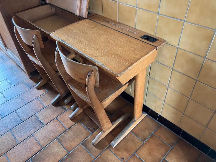 Opknapper: vintage tweeling schoolbankje, Antiquités & Art, Antiquités | Accessoires de maison, Enlèvement