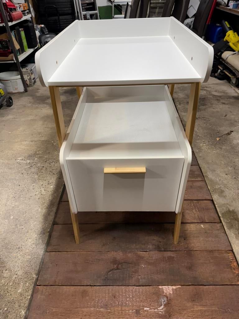 Stevige baby verschoningstafel, Kinderen en Baby's, Badjes en Verzorging, Zo goed als nieuw, Ophalen