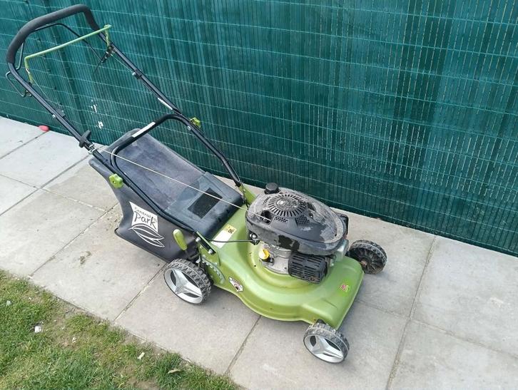 grasmaaier zelftrekker  / GROOT ONDERHOUD GEKREGEN, Tuin en Terras, Grasmaaiers, Gebruikt, 40 t/m 49 cm, Cirkelmaaier, Opvangzak