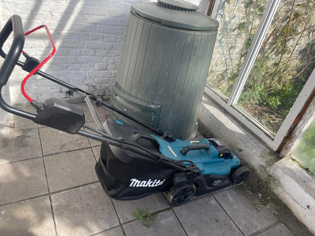 Elektrische grasmaaier +1 batterij Makita, Tuin en Terras, Grasmaaiers, Ophalen, Zo goed als nieuw, Elektrische grasmaaier