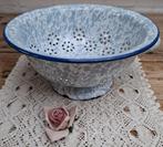 Wit / lichtblauw emaille vergiet met 2 greepjes, Antiek en Kunst, Ophalen of Verzenden