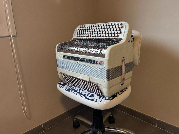 Accordéon : Crucianelli état comme neuf, Musique & Instruments, Accordéons, Comme neuf, Accordéon à boutons, 120 basses, Autres marques