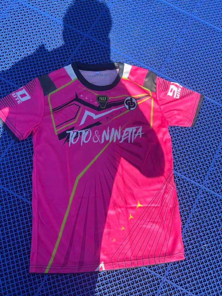 Maillot Jul Toto et Ninneta - Rose -Taille M, Sports & Fitness, Football, Taille M, Enlèvement ou Envoi, Neuf, Maillot