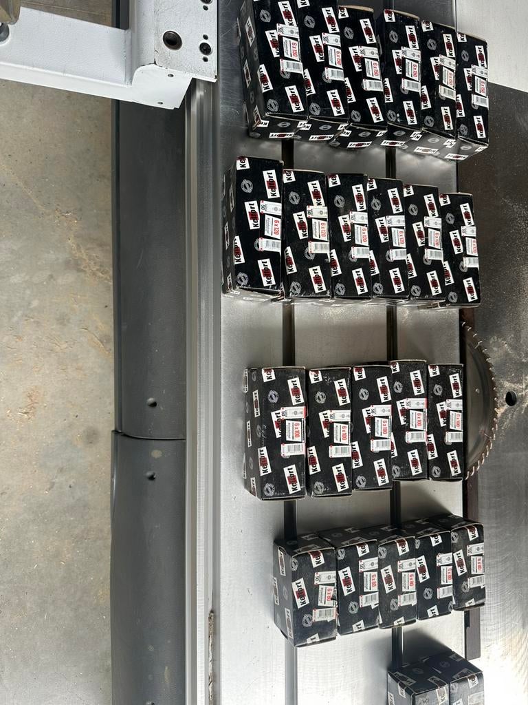 Afstandsschroeven, Ophalen, Zo goed als nieuw