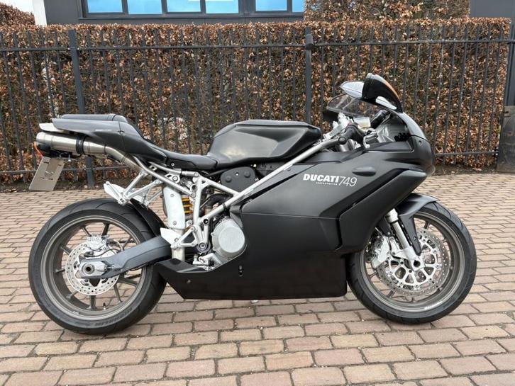 Ducati 749 Dark, Motos, Motos | Ducati, Entreprise, Sport, plus de 35 kW, 2 cylindres, Permis Moto A, Échappement sport, Enlèvement