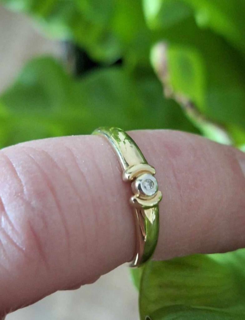 14 karaat gouden dames ring van geelgoud met 0,02 diamant💎, Bijoux, Sacs & Beauté, Bagues, Enlèvement ou Envoi, Or, Plus petit que 17