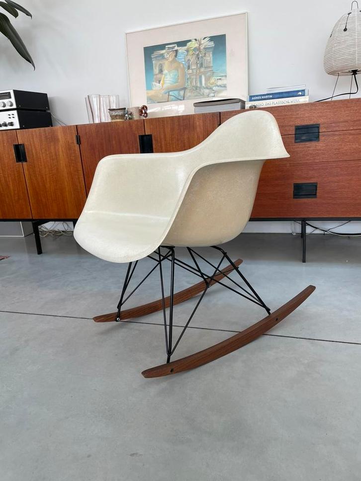 Fauteuil à bascule vintage Eames - Herman Miller, Maison & Meubles, Chaises, Comme neuf, Une, Synthétique, Blanc, Enlèvement