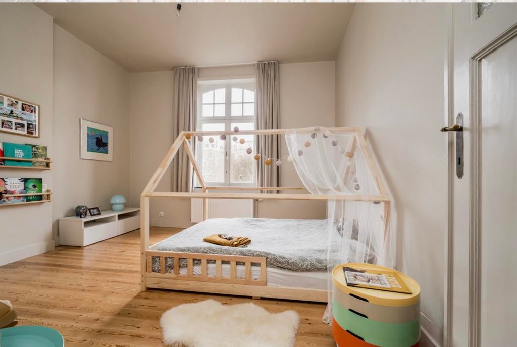 Huisbedje incl. Gloednieuwe matras en dons, Kinderen en Baby's, Kinderkamer | Bedden, Ophalen