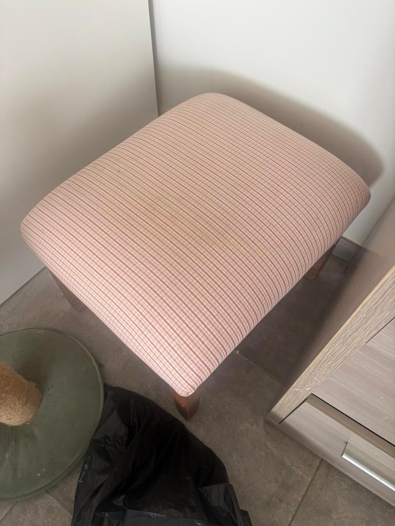 2 poefjes te koop, Ophalen, Zo goed als nieuw