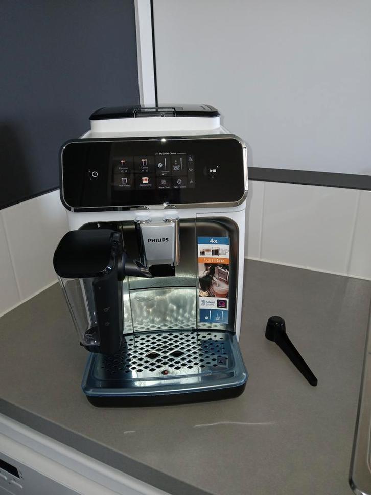 Philips fully automatic espresso machine LatteGo met Factuur, Elektronische apparatuur, Koffiezetapparaten, Zo goed als nieuw