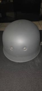 Reproduction d'un casque militaire allemand, Collections