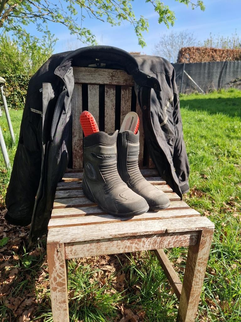 Veste moto et chaussures (43), Enlèvement, Ensemble