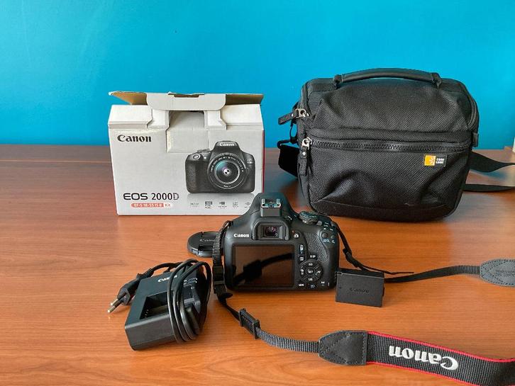 Canon EOS 2000D + objectif 18-55mm + sacoche, Audio, Tv en Foto, Fotocamera's Digitaal, Zo goed als nieuw, Spiegelreflex, Canon