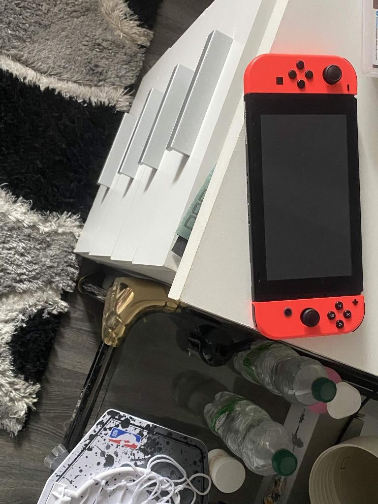 Nintendo Switch + 64GB MicroSD + Super Smash Bros!, Games en Spelcomputers, Spelcomputers | Nintendo Switch, Met 2 controllers