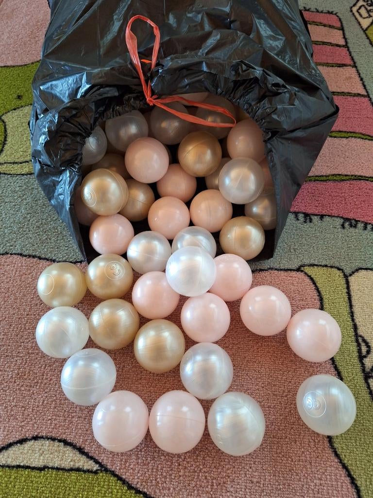 150 nieuwe balletjes voor ballenbad, Ophalen