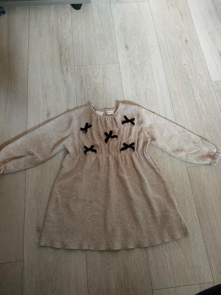 Kleedje Zara met lange mouwen en strikjes, Kinderen en Baby's, Kinderkleding | Maat 110, Ophalen of Verzenden