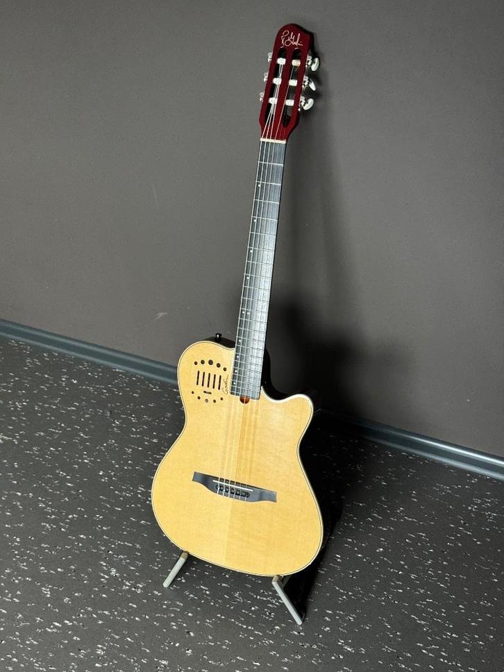 Godin Multiac Nylon Duet Ambiance, Muziek en Instrumenten, Snaarinstrumenten | Gitaren | Elektrisch, Zo goed als nieuw, Semi-solid body