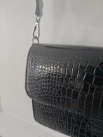 Pochette Caïman Hvisk Shiny Croco, Enlèvement ou Envoi, Comme neuf, Noir, Sac à bandoulière