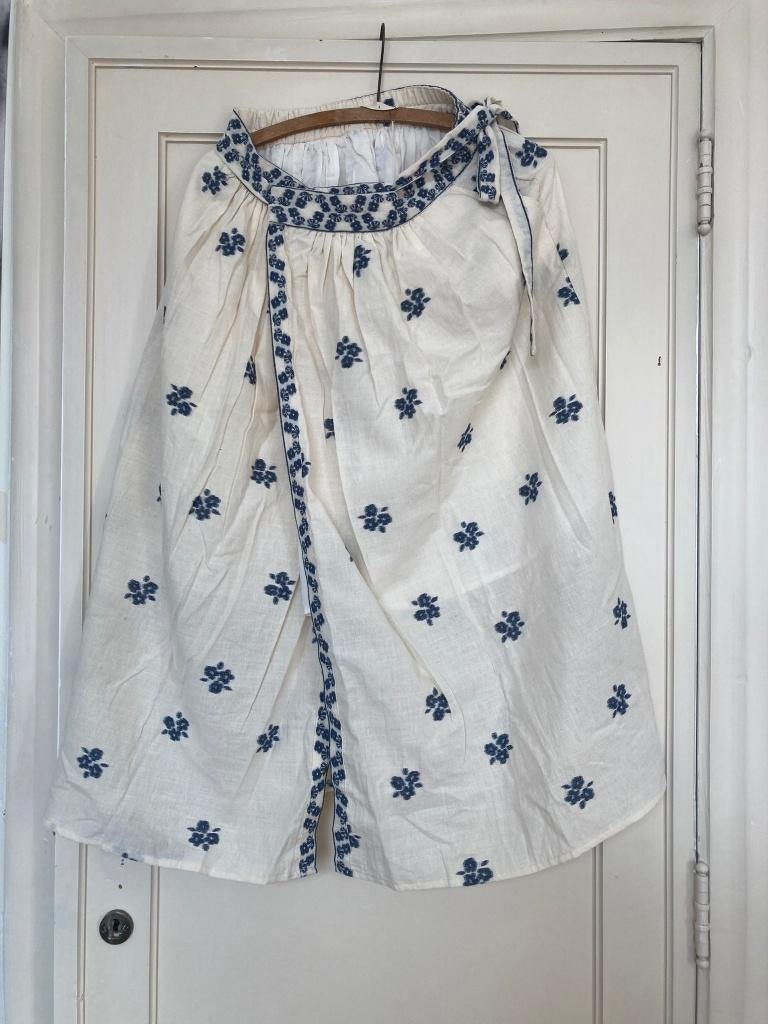 Witte rok met blauwe bloemen op genaaid, Kleding | Dames, Rokken, Maat 38/40 (M), Louizon, Wit, Nieuw