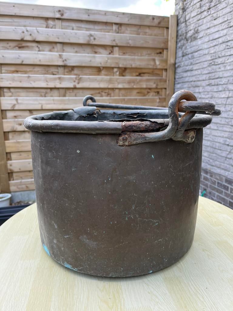 Ancienne bouilloire en cuivre, Enlèvement