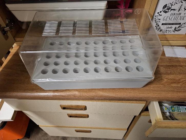 2 kweekbakken, Tuin en Terras, Kweekspullen, Zo goed als nieuw, Kweekbak, Ophalen