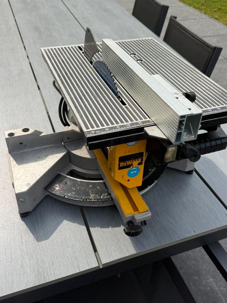 Dewalt Dw711, Doe-het-zelf en Bouw, Gereedschap | Zaagmachines, Gebruikt, Afkortzaag, 1200 watt of meer, 30 tot 70 mm, Ophalen