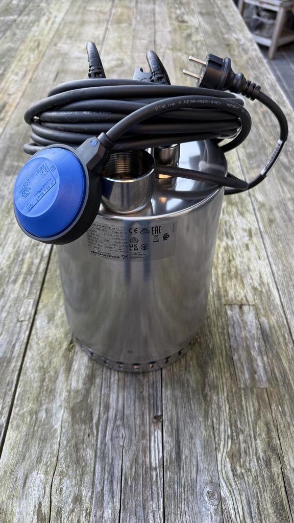 Nieuwe Grundfos dompelpomp, Ophalen, Dompelpomp