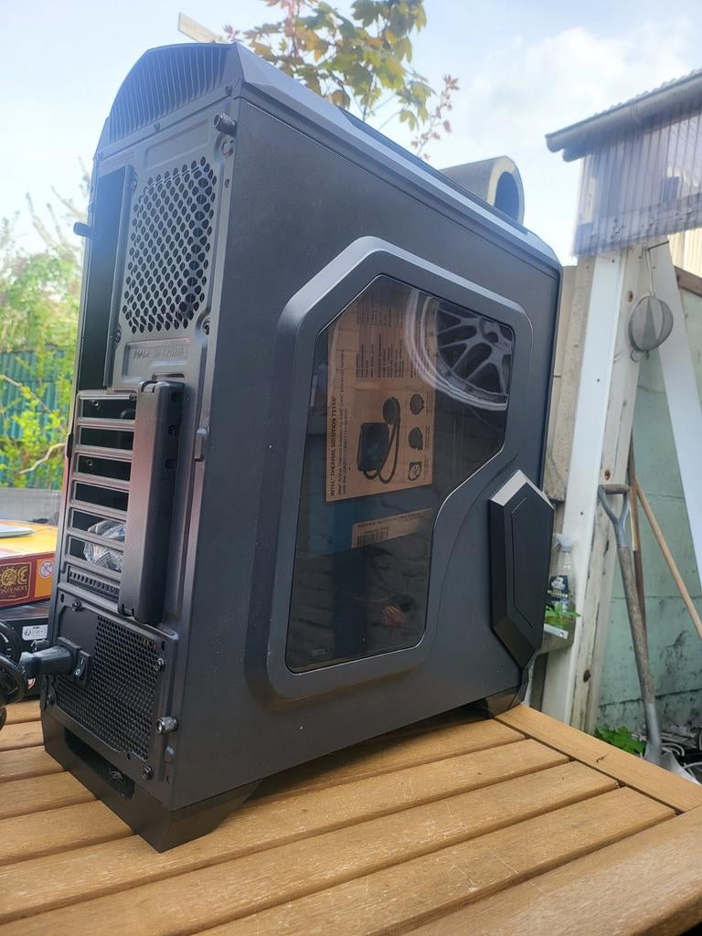 Computer behuizing met voeding en cooler gaming pc project, Computers en Software, Ophalen