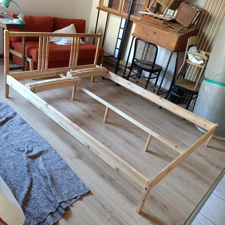 Lit double IKEA complet, Huis en Inrichting, Slaapkamer | Bedden, Zo goed als nieuw, Tweepersoons, 140 cm, 200 cm, Hout, Ophalen
