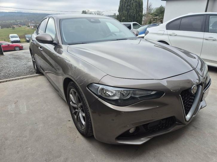 ALFA ROMEO GIULIA DIESEL 100KW AUTOMAAT EURO 6b 2017, Auto's, Alfa Romeo, Particulier, Giulia, 360° camera, ABS, Achteruitrijcamera