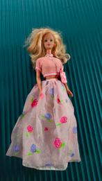 Barbiepop met outfits, accesoires en meubels, Ophalen, Zo goed als nieuw, Accessoires
